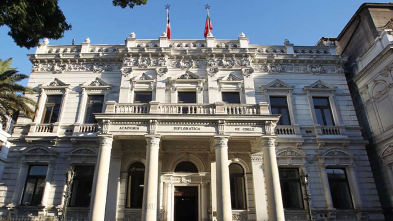 Cómo ingresar a la Academia Diplomática de Chile