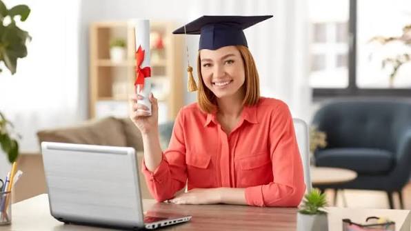 Cómo validar un título universitario extranjero en Chile: requisitos y costos